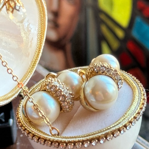 Vintage C1980s gold simulated pearl rhinestone clip on earrings stamped designer - Picture 11 of 14